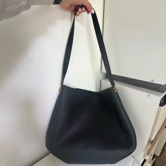 New THE ROW Large NS Tote Hook Shoulder Bag Purse in Black Leather - Picture 5 of 13